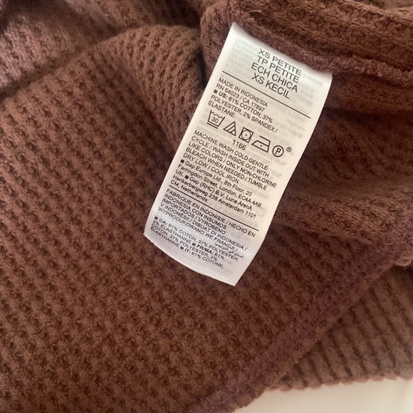 Old Navy XSP brown thermal waffle knit top - Picture 4 of 4